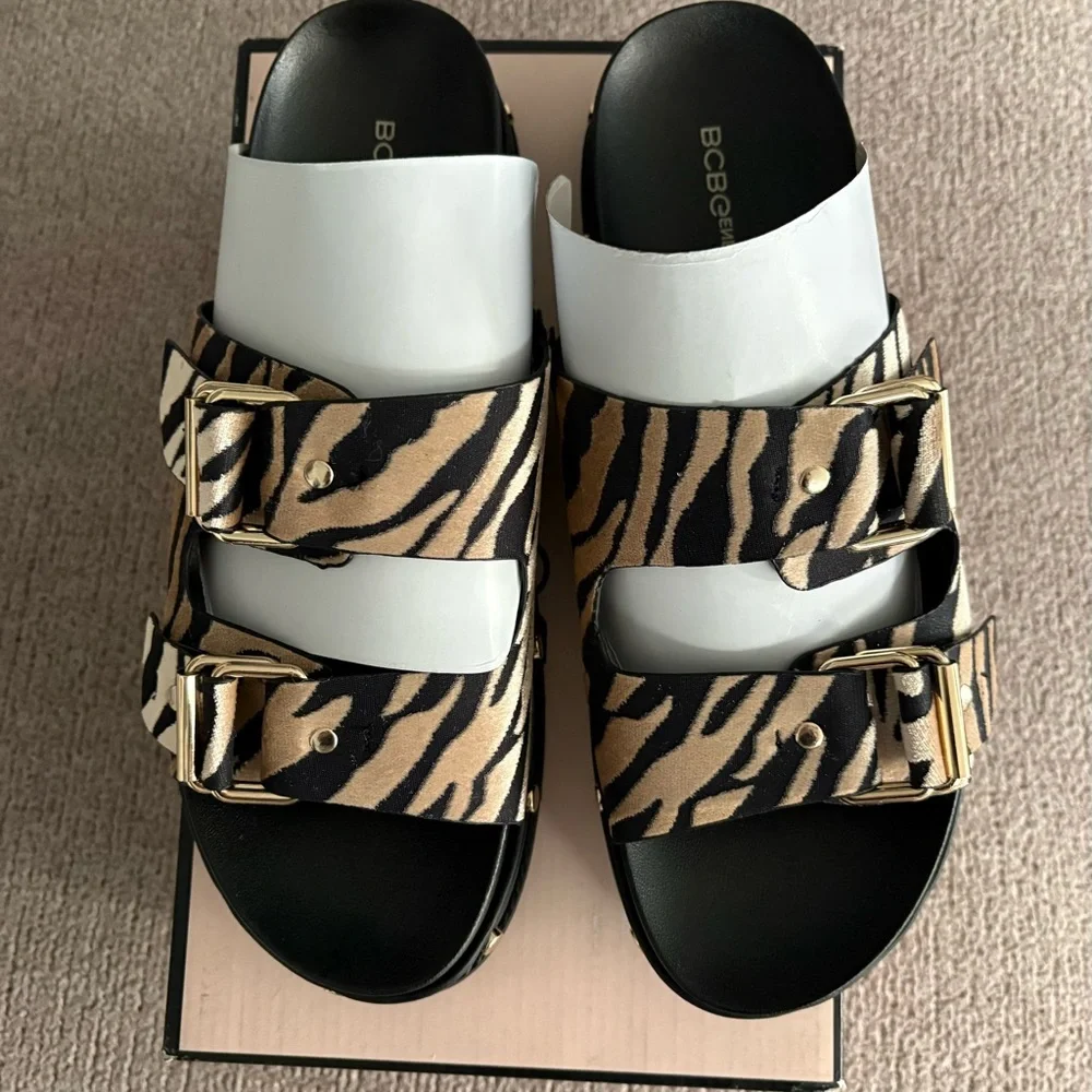 BCBGeneration Women's Bamba Slide Flatform Sandals, size: 10 Zebra - Picture 3 of 4